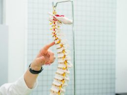 How do chiropractors treat disc injuries?